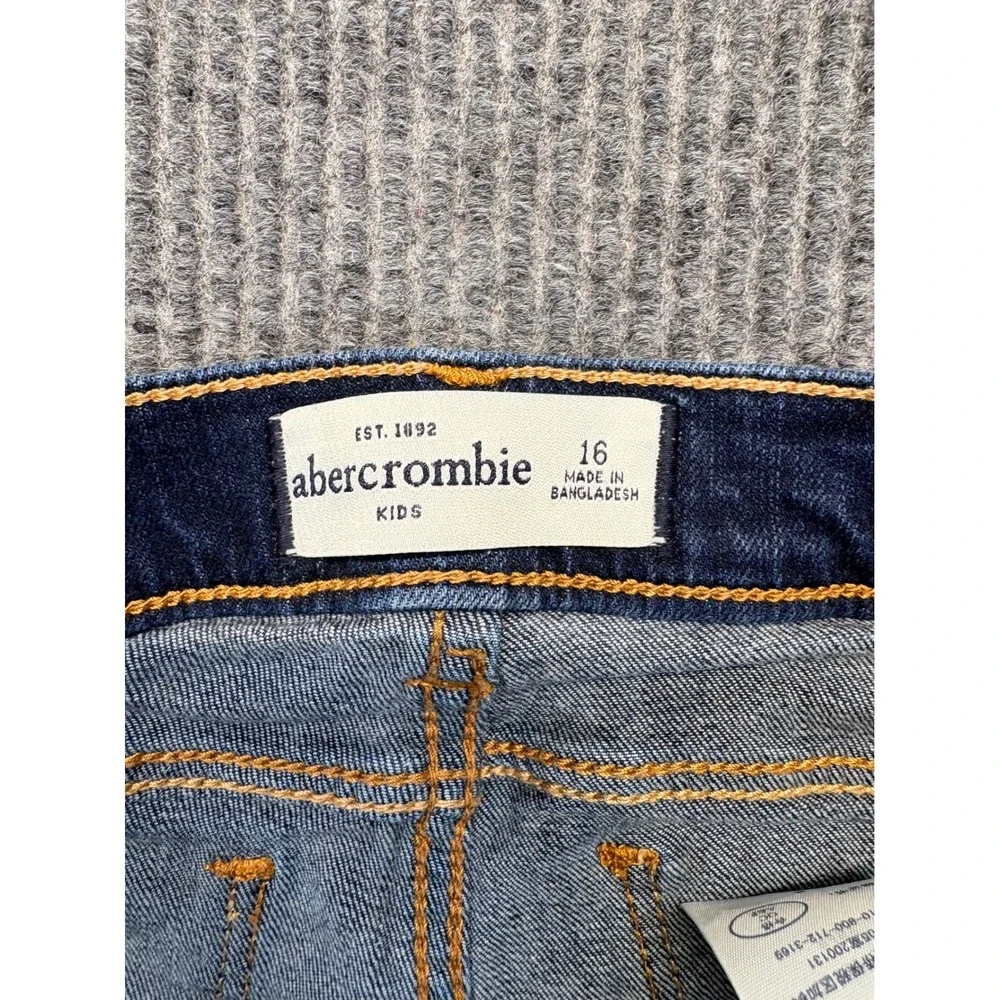 Abercrombie Kids Tan Cable Knit Sweater and Dark Wash Jeans Set Size 15/16